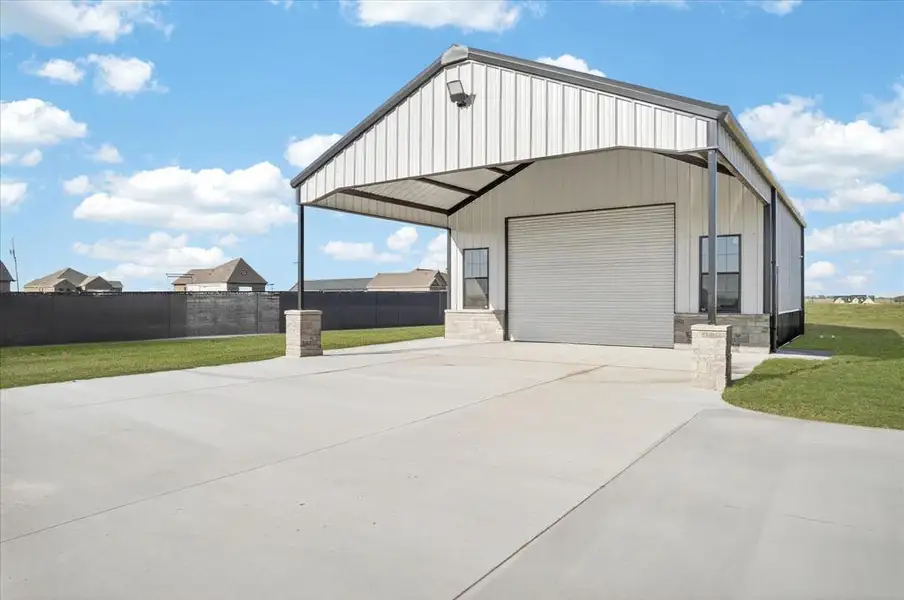 Exterior details and patio area of a home in , Celeste (Image 30).
