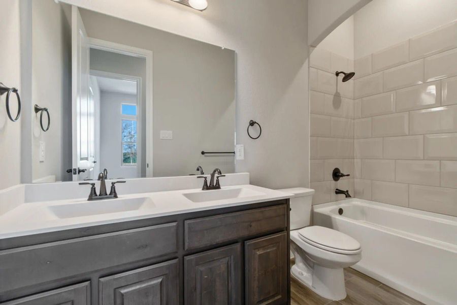 Bathroom | Concept 2586 at Hidden Creek Estates in Van Alstyne, TX by Landsea Homes