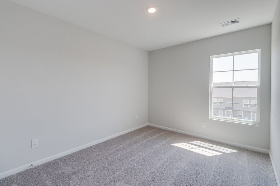 Spacious, unfurnished interior of a new home in Astoria, Columbia (Image 24).