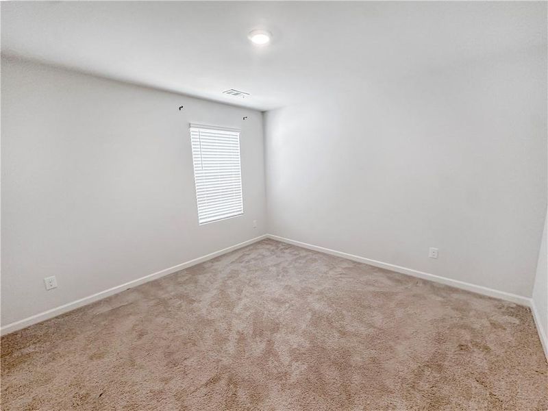 Spacious, unfurnished interior of a new home in Oakhurst Glen, Fairburn (Image 14).