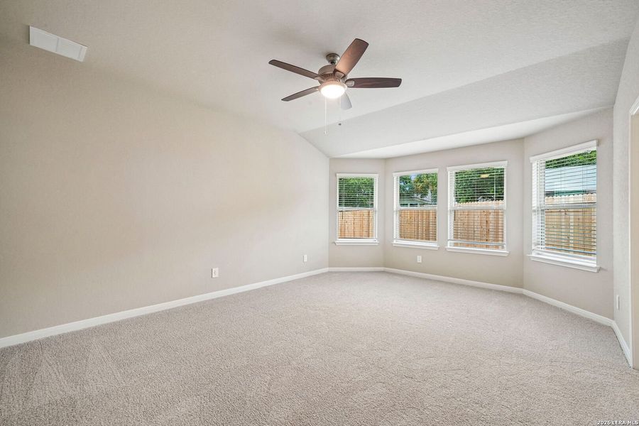 Spacious, unfurnished interior of a new home in Royal Crest, San Antonio (Image 27).