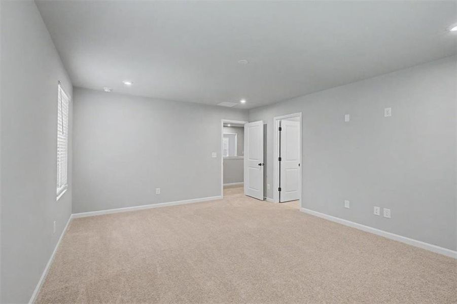 Spacious, unfurnished interior of a new home in Sawmill Creek, Austell (Image 22).