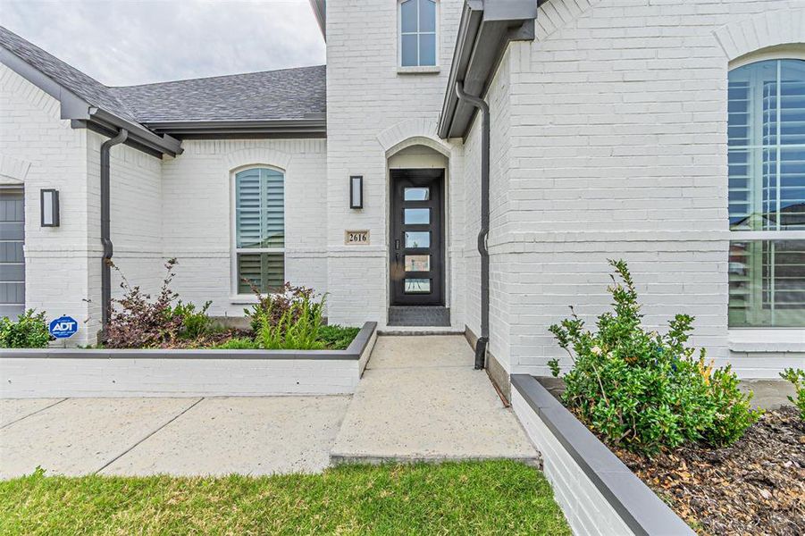 Exterior details and patio area of a home in Ten Mile Creek, Celina (Image 3).