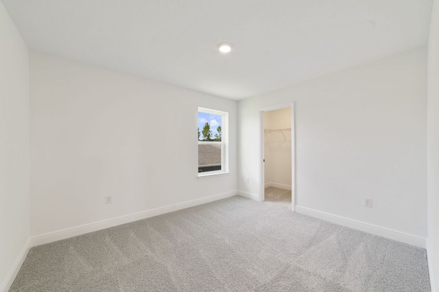 Spacious, unfurnished interior of a new home in Vintner Reserve, Clermont (Image 36).