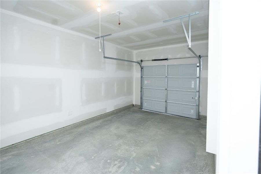 Spacious, unfurnished interior of a new home in Villages at Cedar Hill, Dallas (Image 30). Spacious, unfurnished interior of a new home in Villages at Cedar Hill, Dallas (Image 30).