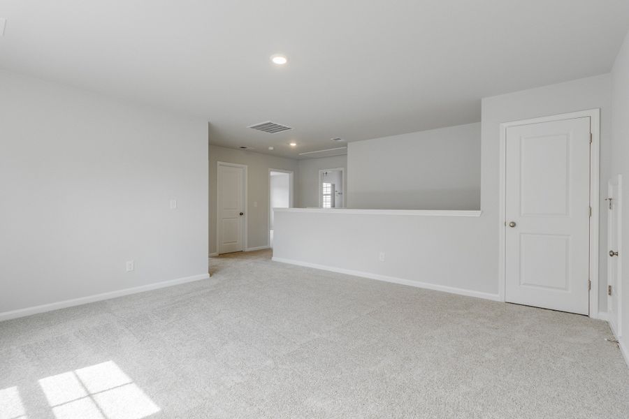 Spacious, unfurnished interior of a new home in Bluefield, Lexington (Image 35).