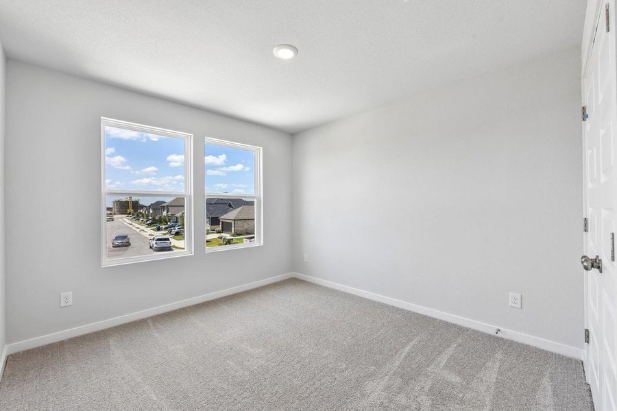 Spacious, unfurnished interior of a new home in Trinity Ranch, Elgin (Image 32).
