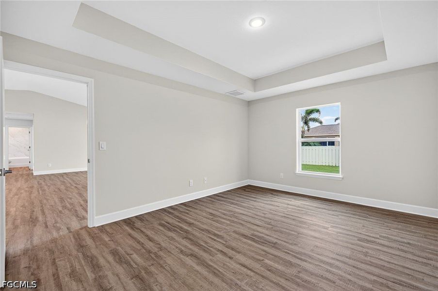 Spacious, unfurnished interior of a new home in Cape Coral, Cape Coral (Image 18).
