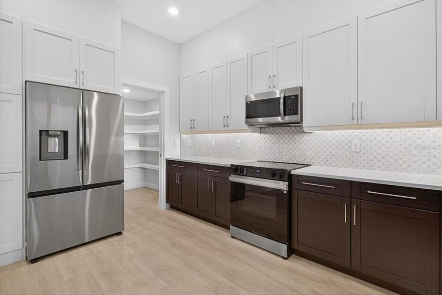 Furnished interior view inside a new home in , Tarpon Springs (Image 35).