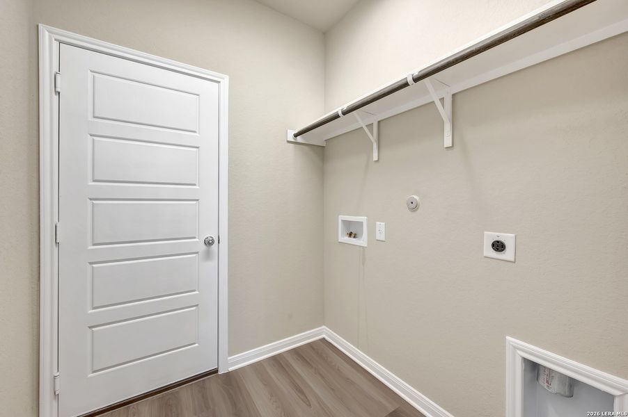 Spacious, unfurnished interior of a new home in Park Place, New Braunfels (Image 31).
