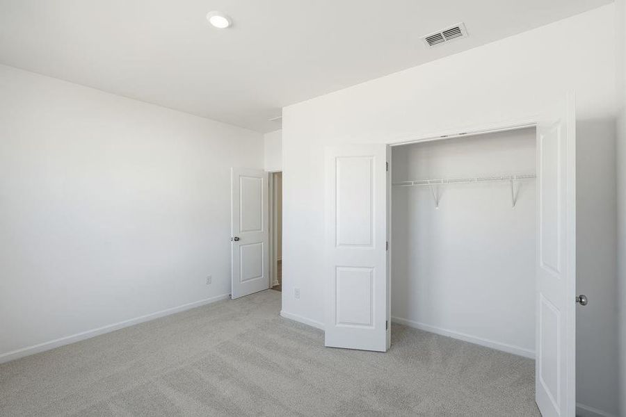 Spacious, unfurnished interior of a new home in Heritage River, Euharlee (Image 25).