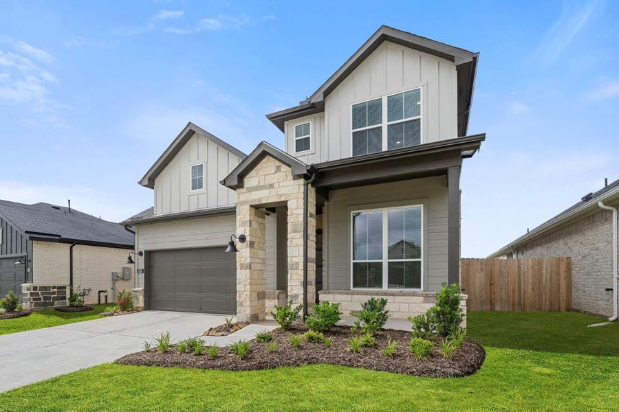 Front exterior of a new home in Montgomery Bend, Montgomery, TX, highlighting curb appeal (Image 2). Front exterior of a new home in Montgomery Bend, Montgomery, TX, highlighting curb appeal (Image 2).