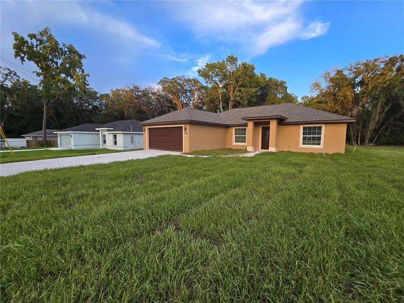 Exterior details and patio area of a home in , Ocala (Image 3).