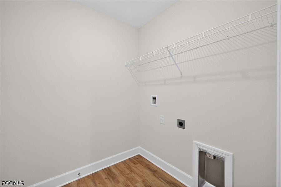 Spacious, unfurnished interior of a new home in Cape Coral, Cape Coral (Image 23).