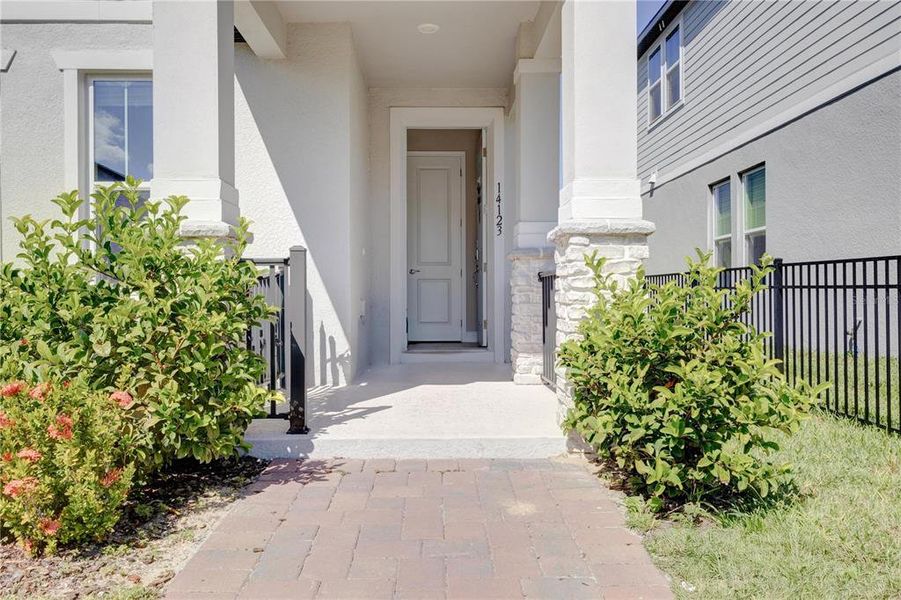 Exterior details and patio area of a home in , Winter Garden (Image 4).