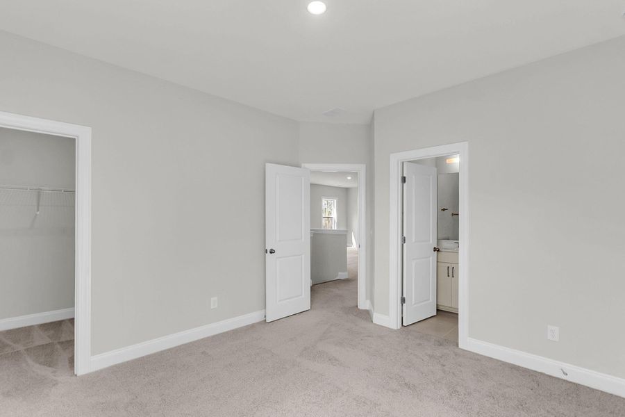 Spacious, unfurnished interior of a new home in Tidewater at Lakes of Cane Bay, Summerville (Image 31).