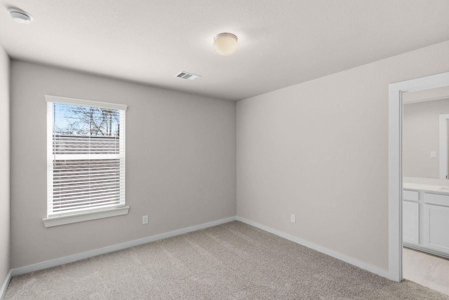 Spacious, unfurnished interior of a new home in Barton Creek Ranch, Conroe (Image 20).