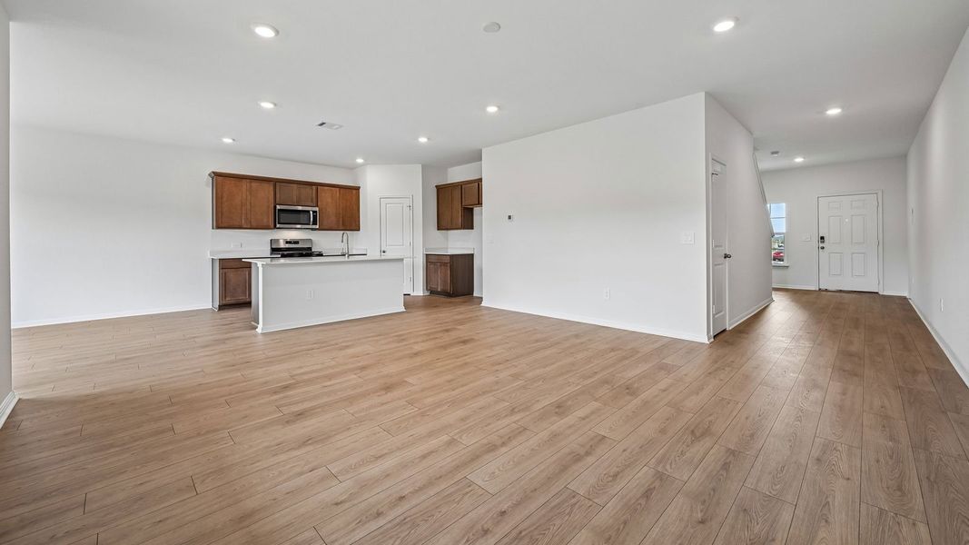 Spacious, unfurnished interior of a new home in Bar W Ranch, Leander (Image 20).