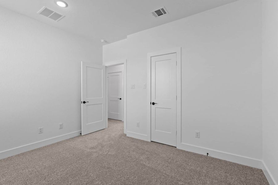 Spacious, unfurnished interior of a new home in Fulshear Lakes, Fulshear (Image 65). Spacious, unfurnished interior of a new home in Fulshear Lakes, Fulshear (Image 65).