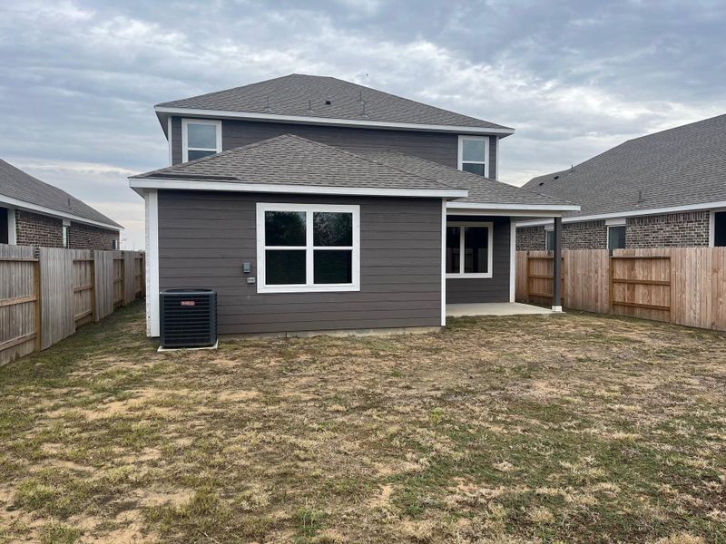 Exterior details and patio area of a home in , Iowa Colony (Image 3).
