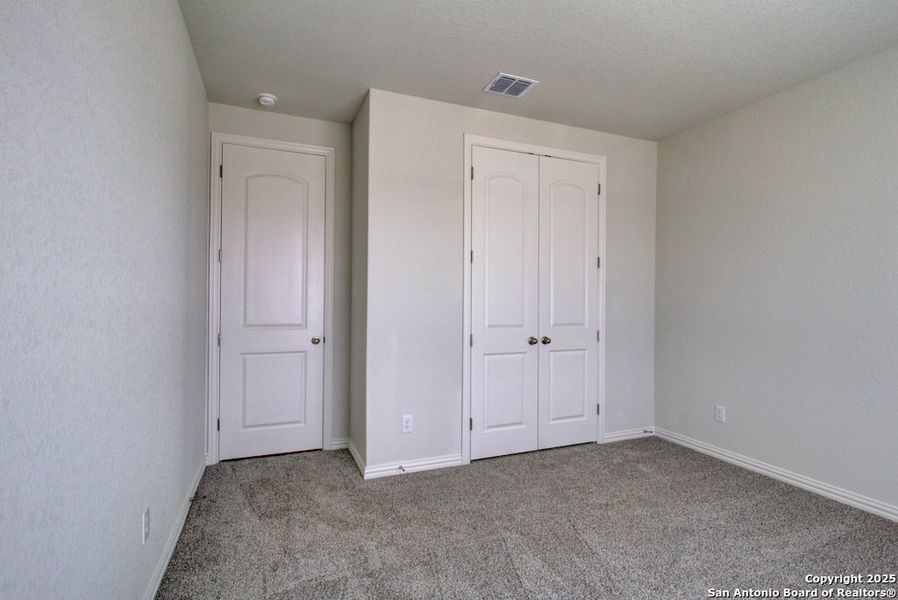 Spacious, unfurnished interior of a new home in Veranda, San Antonio (Image 23).