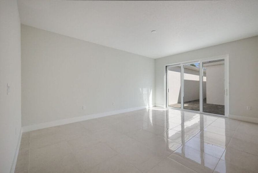 Spacious, unfurnished interior of a new home in Aqua, Bradenton (Image 12).