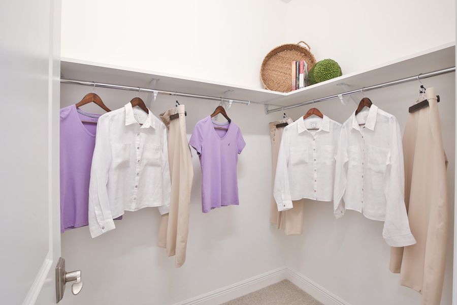 Representative interior finishes for a home built from the Lighthouse by Neal Communities in Boca Royale Golf & Country Club at Wellen Park, Englewood (Image 21).