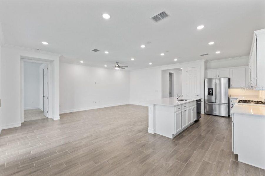 Spacious, unfurnished interior of a new home in , Ocala (Image 18).