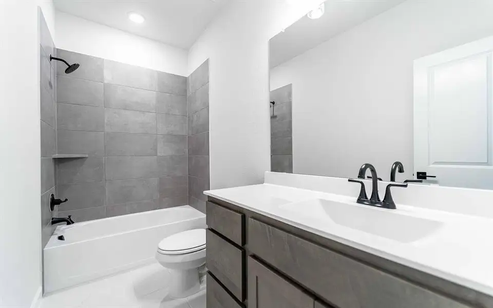 Furnished interior view inside a new home in Heath Golf & Yacht Club, Heath (Image 5).