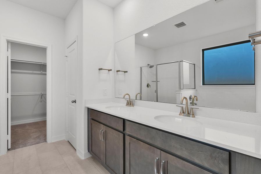 Furnished interior view inside a new home in Cedar Pointe, Crosby (Image 10).