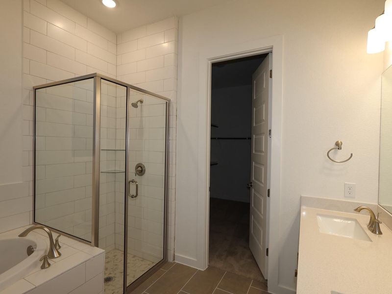 Furnished interior view inside a new home in Edgewood, Leander (Image 6).