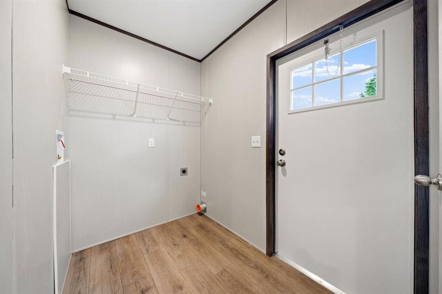 Spacious, unfurnished interior of a new home in , Gun Barrel City (Image 15).