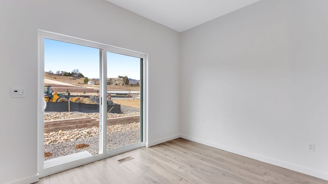 Spacious, unfurnished interior of a new home in Ellston Park, Colorado Springs (Image 15).
