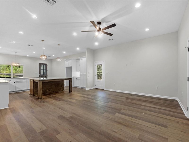 Spacious, unfurnished interior of a new home in , Brookeland (Image 16).