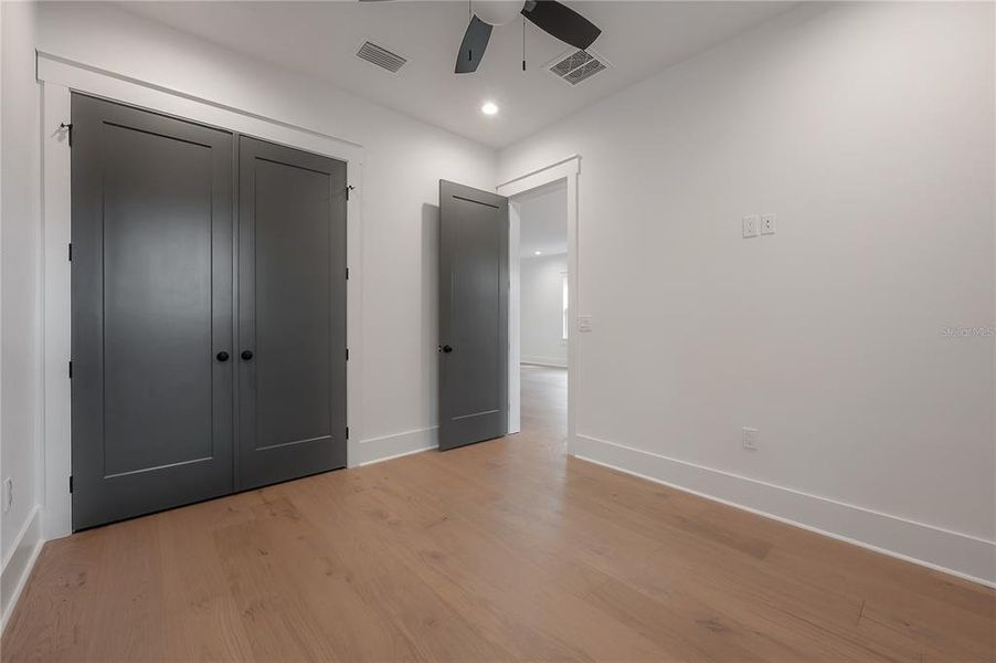 Spacious, unfurnished interior of a new home in , Tampa (Image 42).