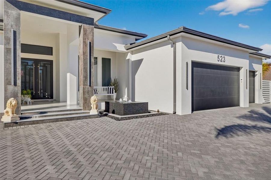 Exterior details and patio area of a home in , Cape Coral (Image 22).
