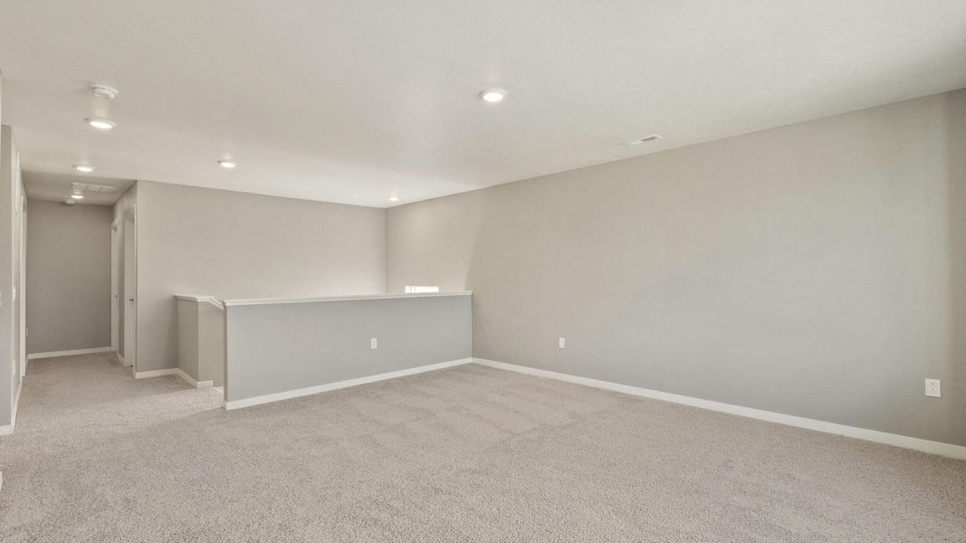Spacious, unfurnished interior of a new home in Lakeside Canyon, Mead (Image 13).