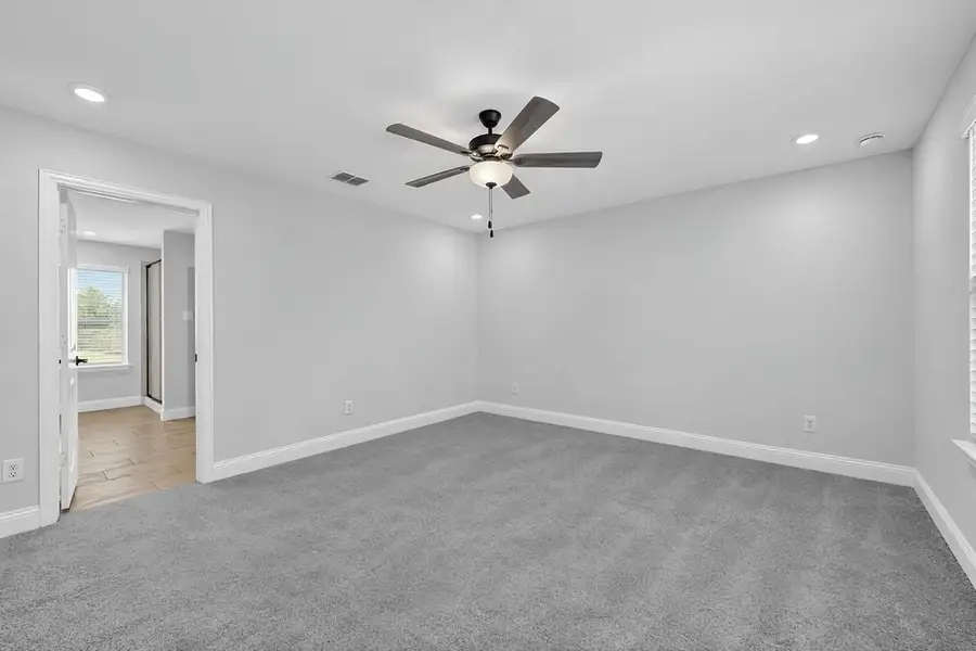 Spacious, unfurnished interior of a new home in Cross Creek Meadows, Celina (Image 22).