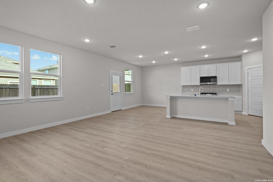 Spacious, unfurnished interior of a new home in Senna, Leon Valley (Image 15).