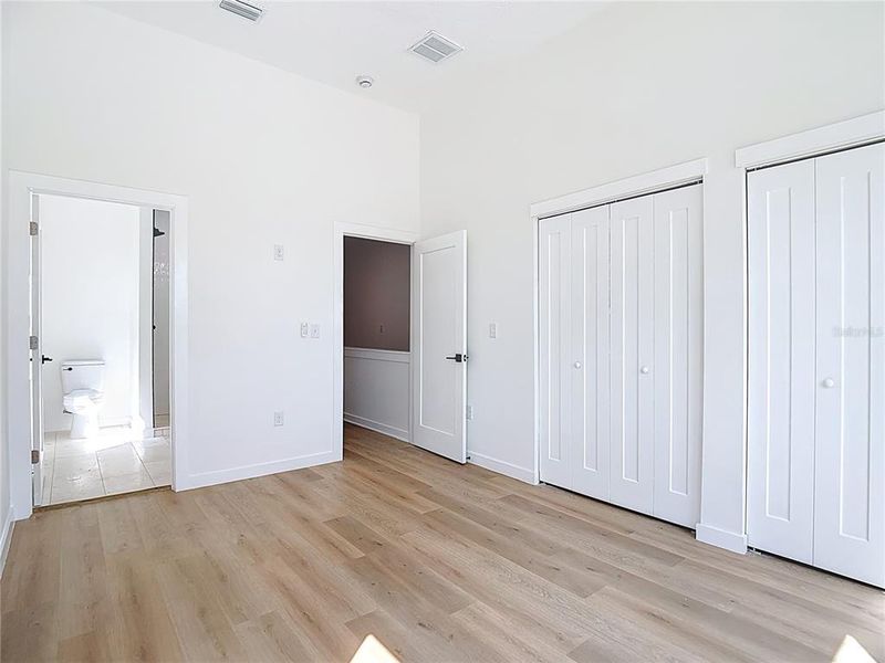 Spacious, unfurnished interior of a new home in , Tampa (Image 13).