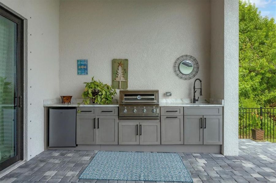 Exterior details and patio area of a home in , North Port (Image 4).