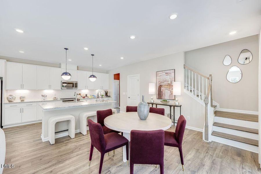 stella-dining-area-to-kitchen-02