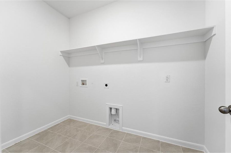 Spacious, unfurnished interior of a new home in Saddlebrook Estates, Waxahachie (Image 15).