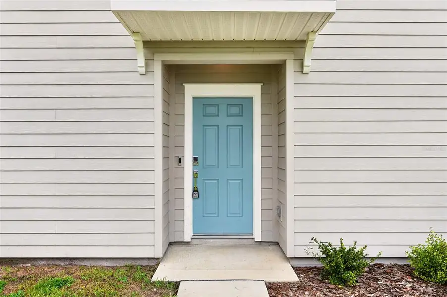 Exterior details and patio area of a home in , Alachua (Image 4).