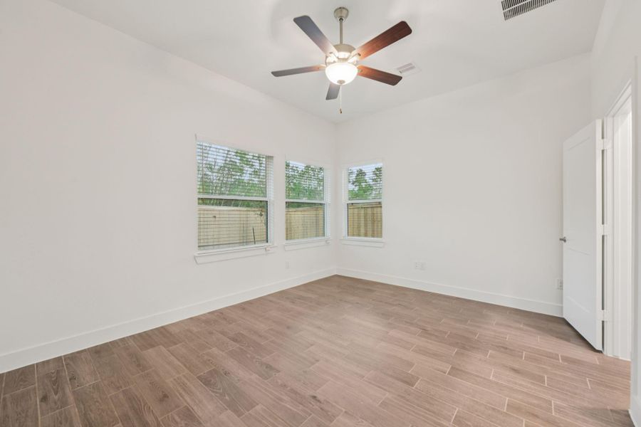 Spacious, unfurnished interior of a new home in Kresston, Montgomery (Image 29).