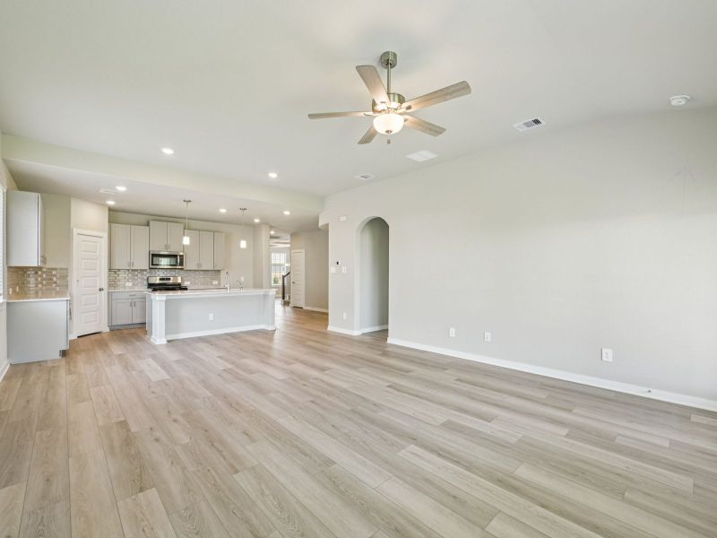 Spacious, unfurnished interior of a new home in Heights of Barbers Hill, Baytown (Image 14).