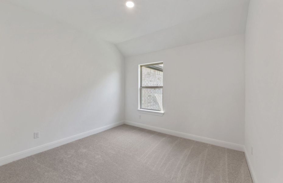 Spacious, unfurnished interior of a new home in Crescent Bluff, Georgetown (Image 20).