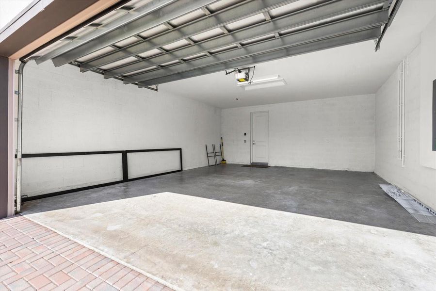 Spacious, unfurnished interior of a new home in Tesoro Club, Port St. Lucie (Image 23).