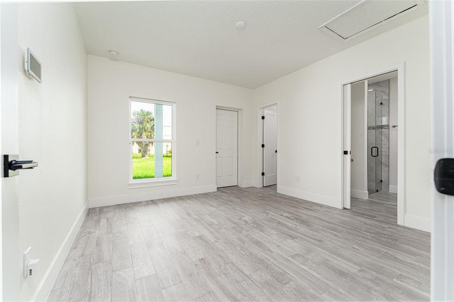 Spacious, unfurnished interior of a new home in , Tampa (Image 23).