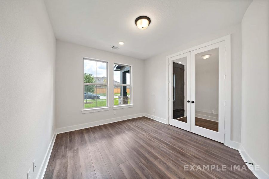 Spacious, unfurnished interior of a new home in Lago Mar, Texas City (Image 19).
